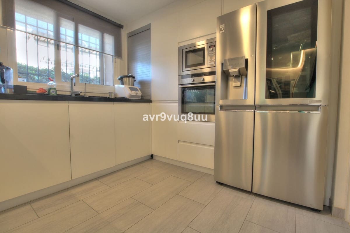 3 slaapkamer Halfvrijstaande villa te koop in Riviera del Sol met zwembad - € 539.000 (Ref: 8637212)