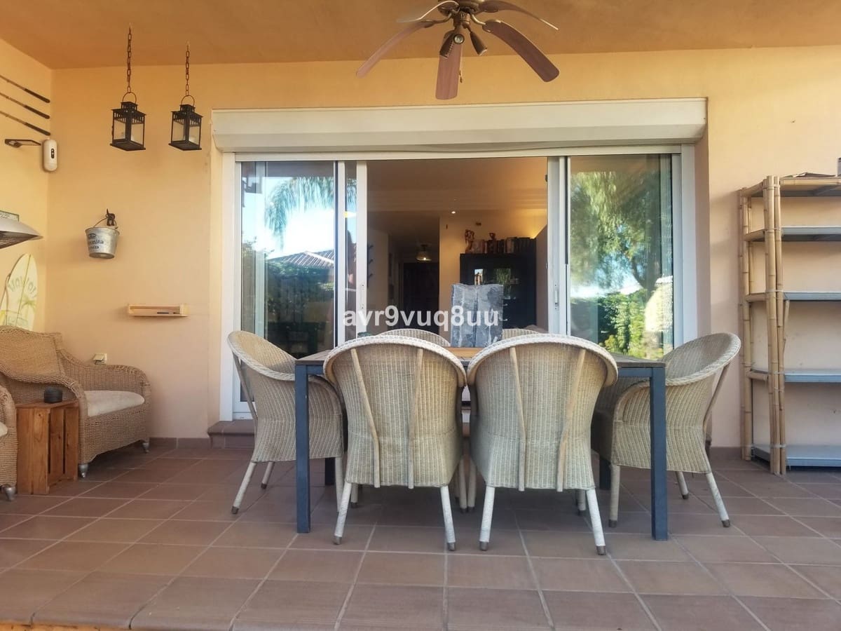 3 slaapkamer Halfvrijstaande villa te koop in Riviera del Sol met zwembad - € 539.000 (Ref: 8637212)
