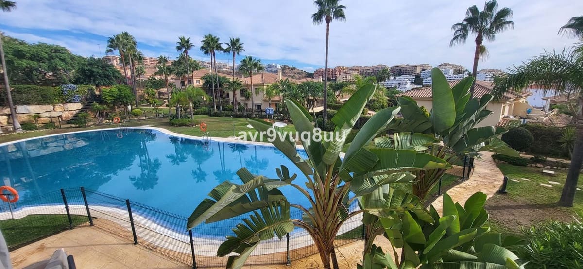 3 slaapkamer Halfvrijstaande villa te koop in Riviera del Sol met zwembad - € 539.000 (Ref: 8637212)