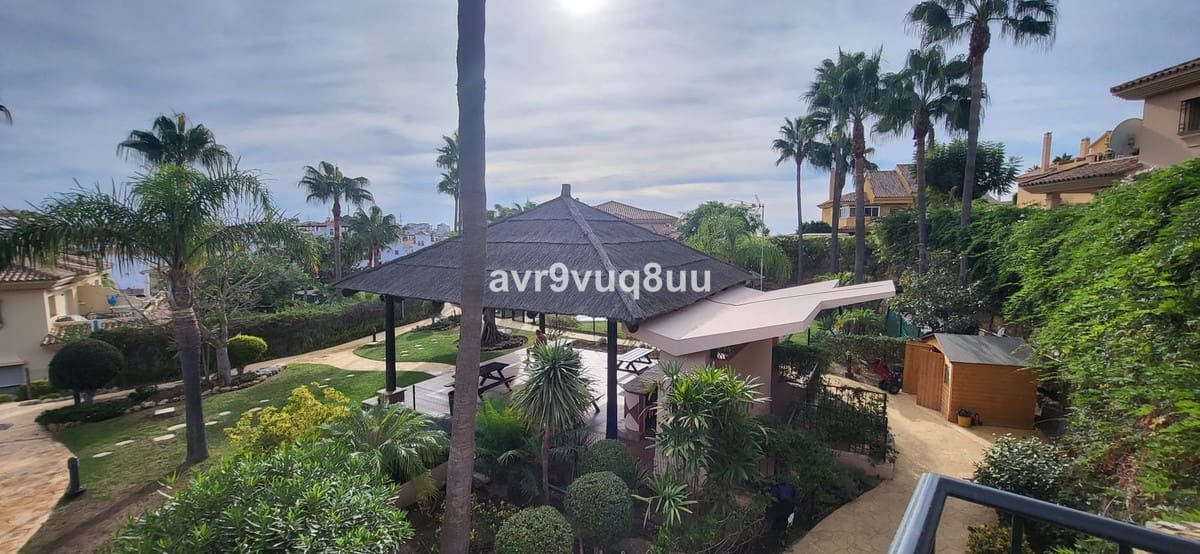 3 slaapkamer Halfvrijstaande villa te koop in Riviera del Sol met zwembad - € 539.000 (Ref: 8637212)