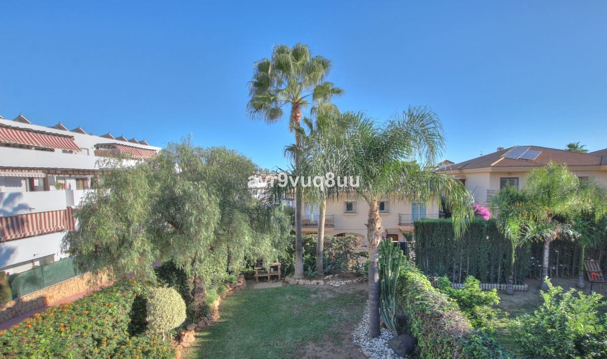 3 slaapkamer Halfvrijstaande villa te koop in Riviera del Sol met zwembad - € 539.000 (Ref: 8637212)