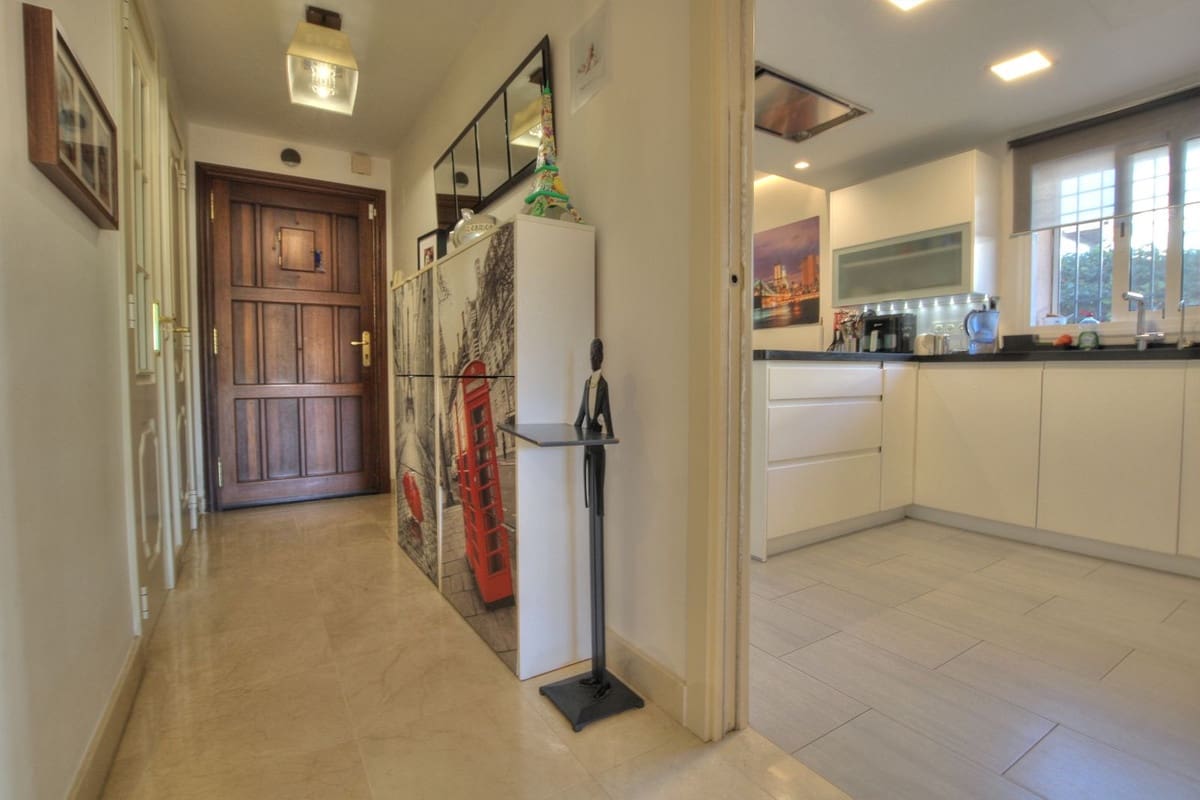 3 bedroom Semi-detached Villa for sale in Riviera del Sol with pool - € 539,000 (Ref: 8637212)