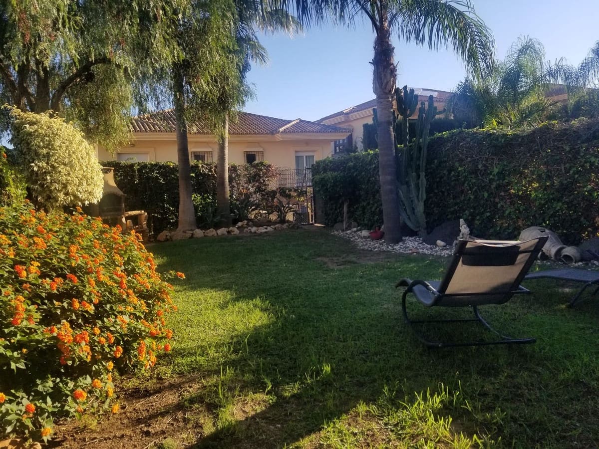 3 slaapkamer Halfvrijstaande villa te koop in Riviera del Sol met zwembad - € 539.000 (Ref: 8637212)