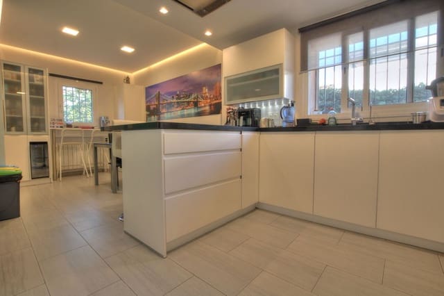 3 soverom Kjedet enebolig til salgs i Riviera del Sol, Mijas med svømmebasseng - € 539 000 (Ref: 8637212)