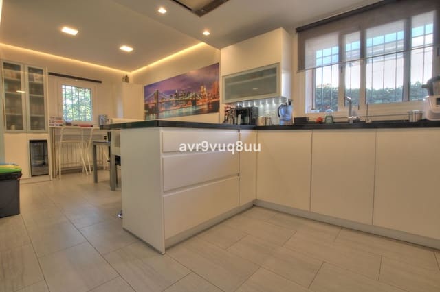 3 slaapkamer Halfvrijstaande villa te koop in Riviera del Sol, Mijas met zwembad - € 539.000 (Ref: 8637212)