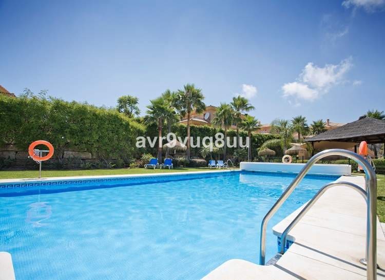 3 bedroom Semi-detached Villa for sale in Riviera del Sol with pool - € 539,000 (Ref: 8637212)