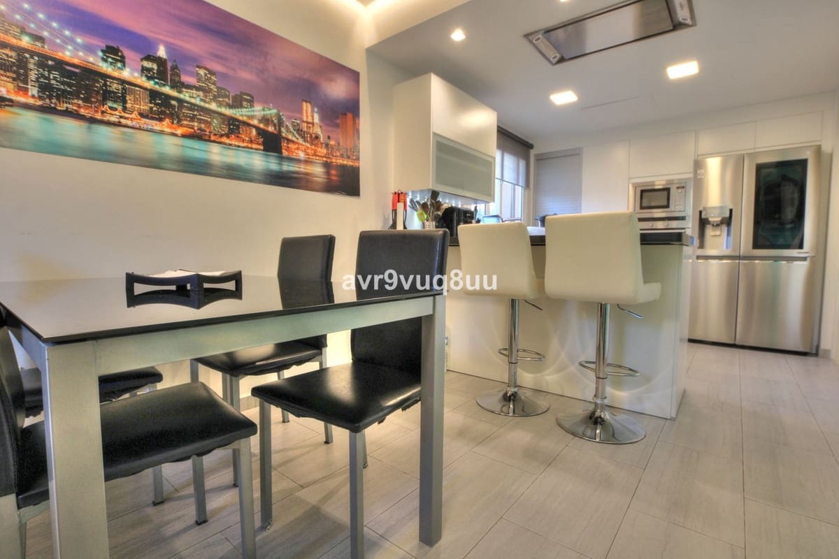 3 bedroom Semi-detached Villa for sale in Riviera del Sol with pool - € 539,000 (Ref: 8637212)