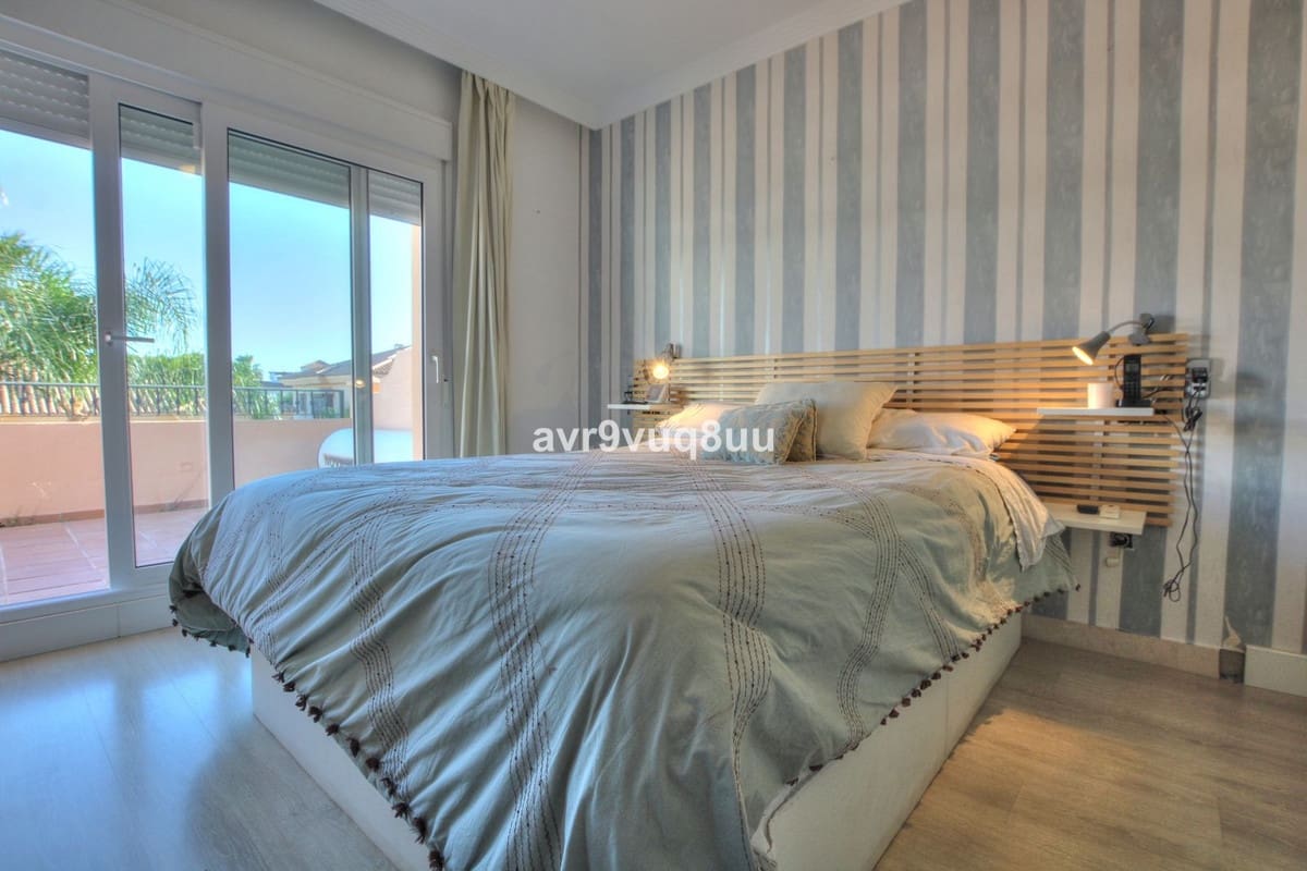 3 bedroom Semi-detached Villa for sale in Riviera del Sol with pool - € 539,000 (Ref: 8637212)