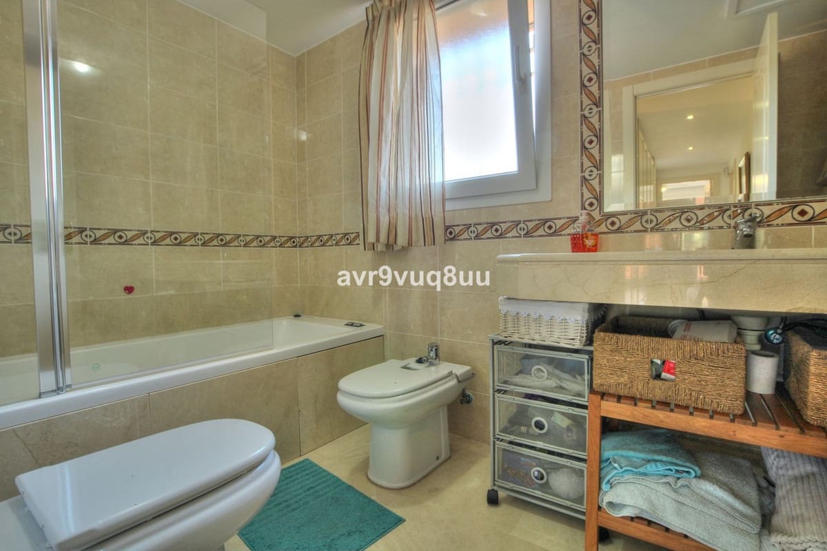3 bedroom Semi-detached Villa for sale in Riviera del Sol with pool - € 539,000 (Ref: 8637212)