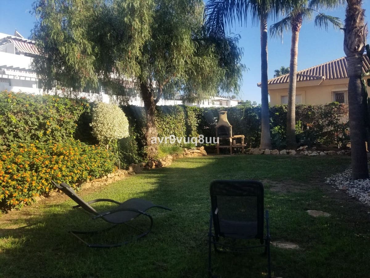 3 bedroom Semi-detached Villa for sale in Riviera del Sol with pool - € 539,000 (Ref: 8637212)