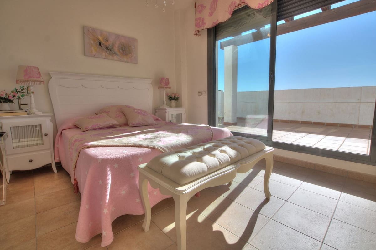 4 bedroom Penthouse for sale in La Cala de Mijas with pool garage - € 688,000 (Ref: 8657580)