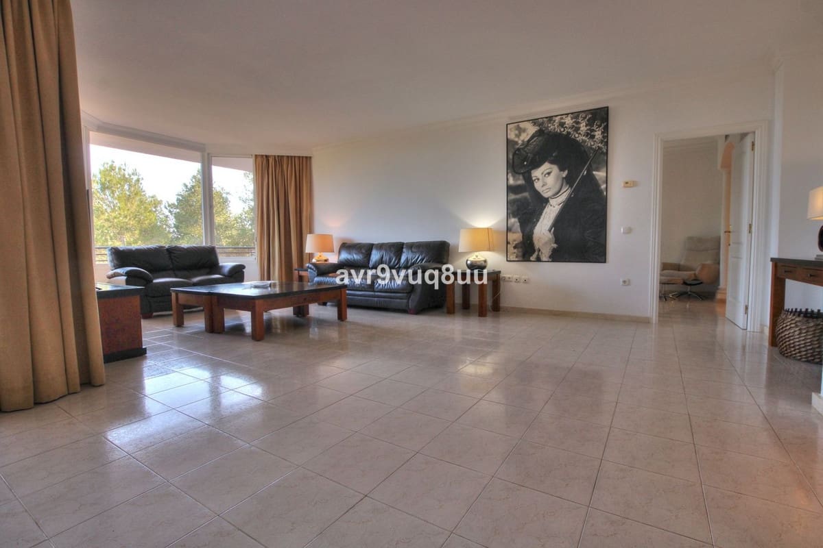 3 bedroom Apartment for sale in Riviera del Sol with pool garage - € 850,000 (Ref: 8683053)