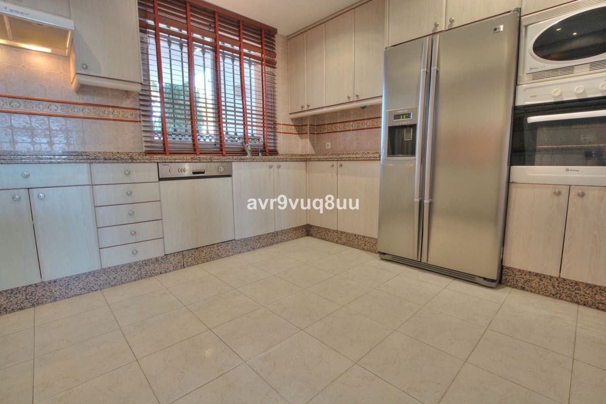 3 bedroom Apartment for sale in Riviera del Sol with pool garage - € 850,000 (Ref: 8683053)