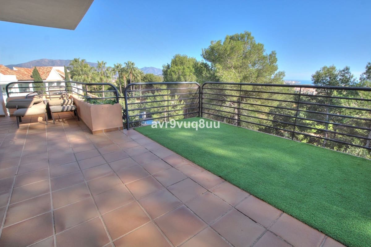 3 bedroom Apartment for sale in Riviera del Sol with pool garage - € 850,000 (Ref: 8683053)
