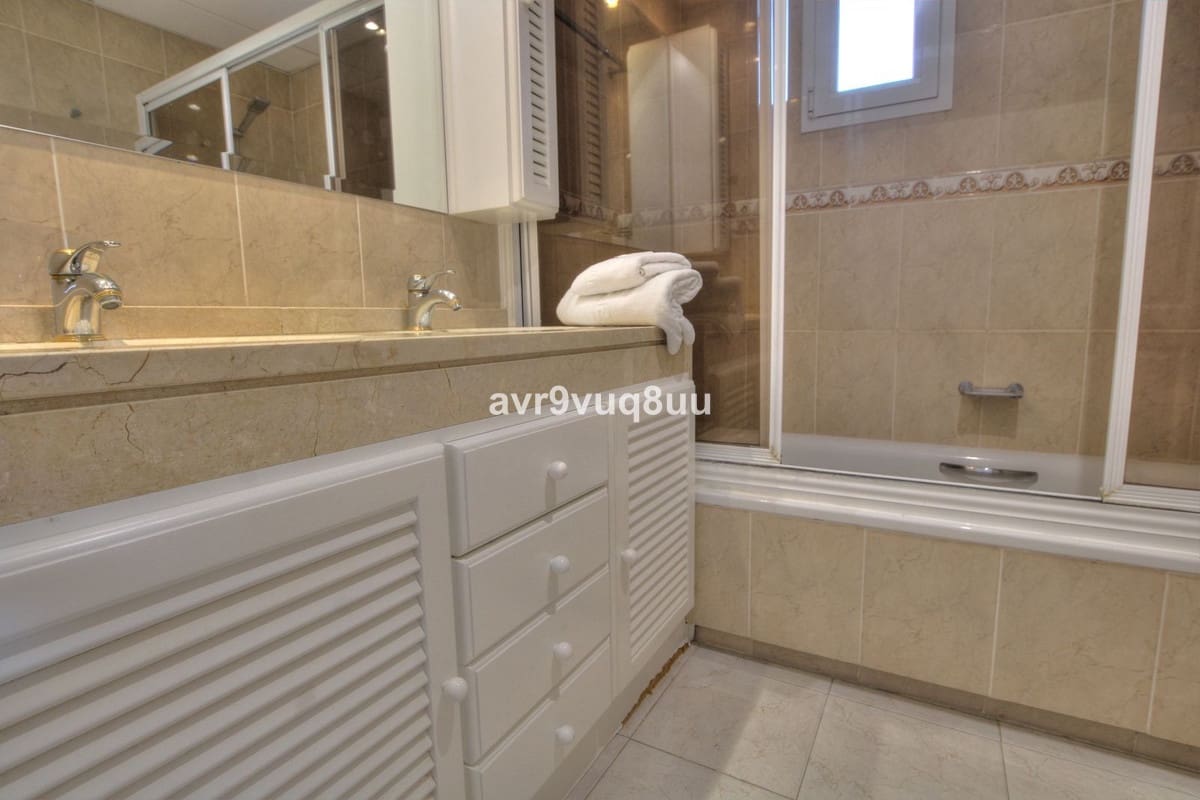 3 bedroom Apartment for sale in Riviera del Sol with pool garage - € 850,000 (Ref: 8683053)