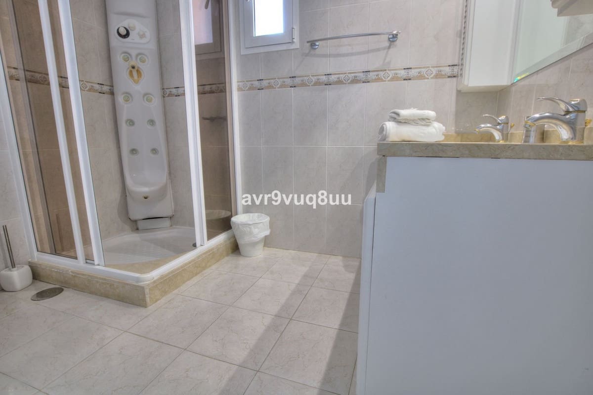 3 bedroom Apartment for sale in Riviera del Sol with pool garage - € 850,000 (Ref: 8683053)