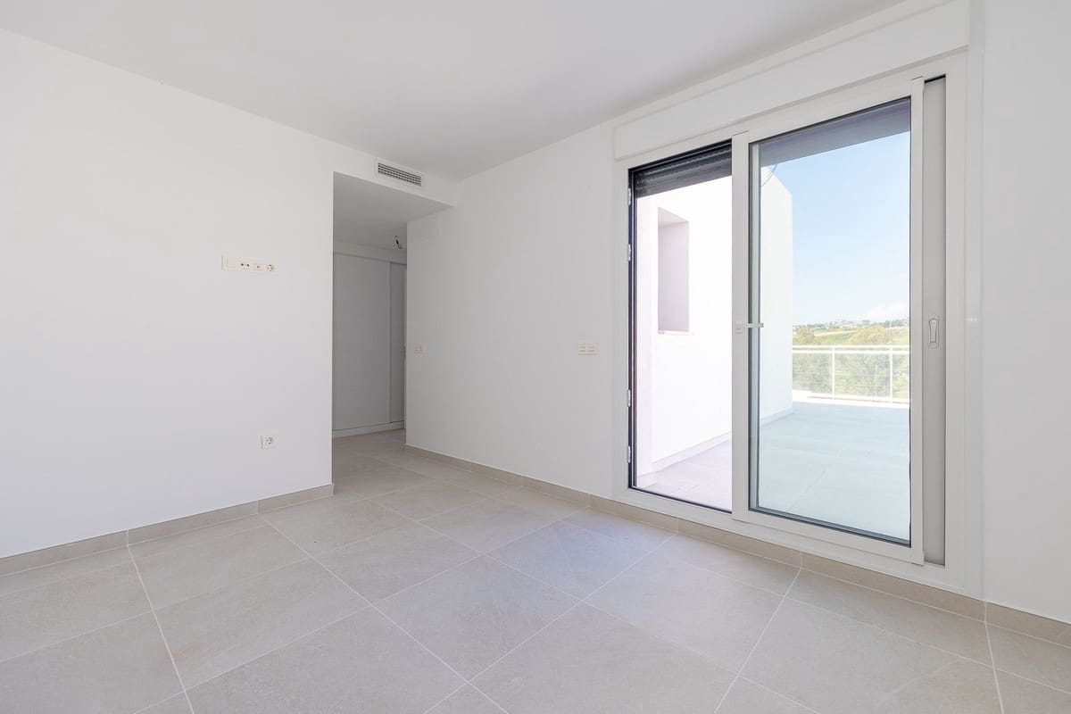 2 bedroom Penthouse for sale in Mijas with pool - € 419,000 (Ref: 8758804)