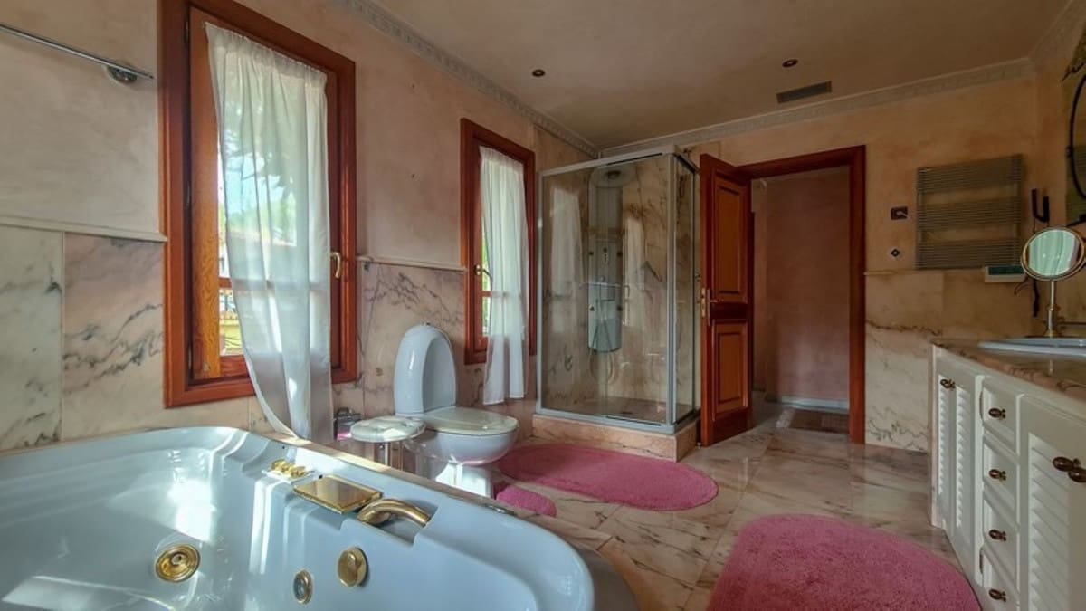 9 chambre Villa/Maison à vendre à Cabopino avec piscine garage - 3 800 000 € (Ref: 8769297)