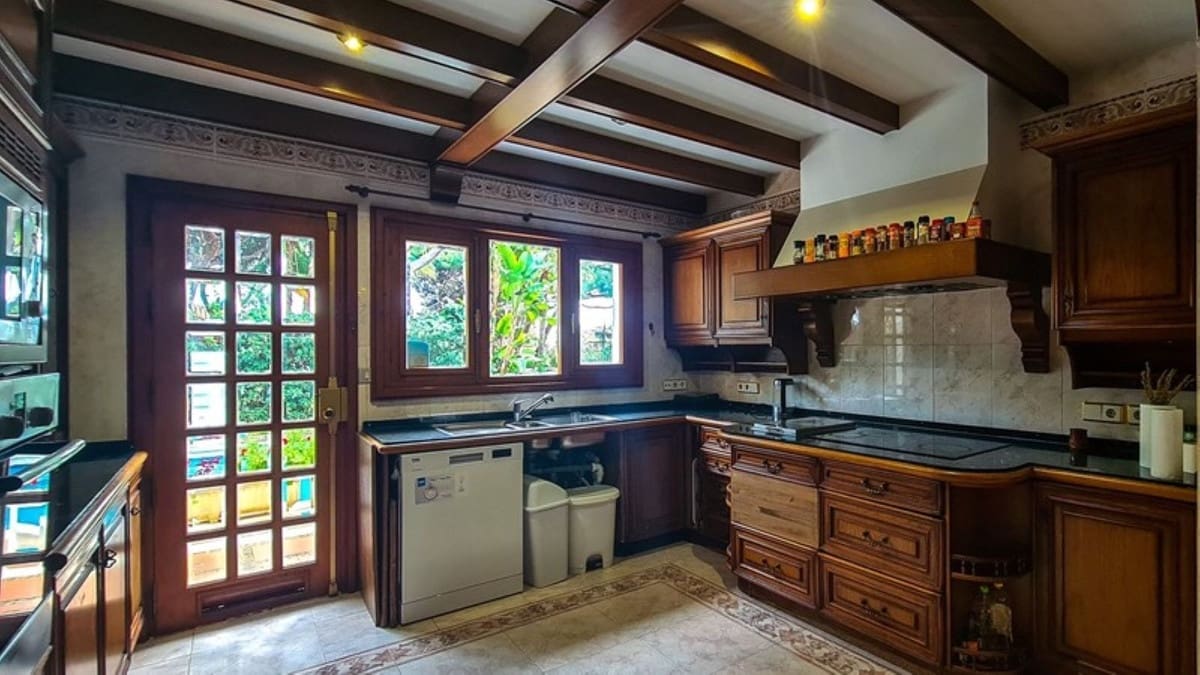 9 chambre Villa/Maison à vendre à Cabopino avec piscine garage - 3 800 000 € (Ref: 8769297)