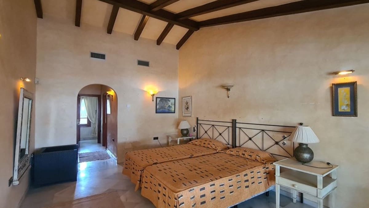9 chambre Villa/Maison à vendre à Cabopino avec piscine garage - 3 800 000 € (Ref: 8769297)
