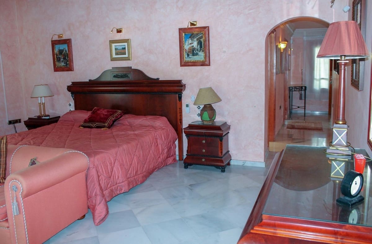 9 chambre Villa/Maison à vendre à Cabopino avec piscine garage - 3 800 000 € (Ref: 8769297)