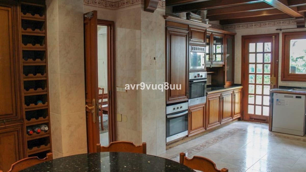 9 bedroom Villa for sale in Cabopino with pool garage - € 3,800,000 (Ref: 8769297)