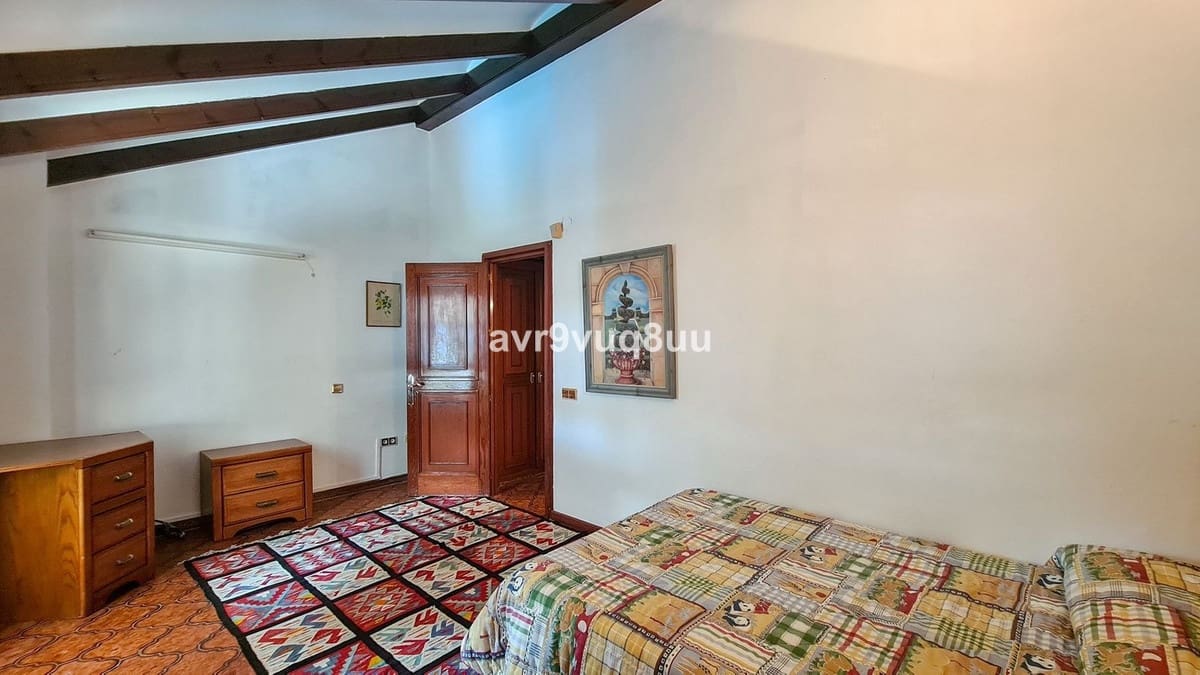 9 bedroom Villa for sale in Cabopino with pool garage - € 3,800,000 (Ref: 8769297)