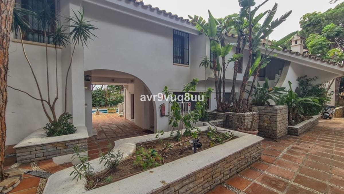 9 bedroom Villa for sale in Cabopino with pool garage - € 3,800,000 (Ref: 8769297)