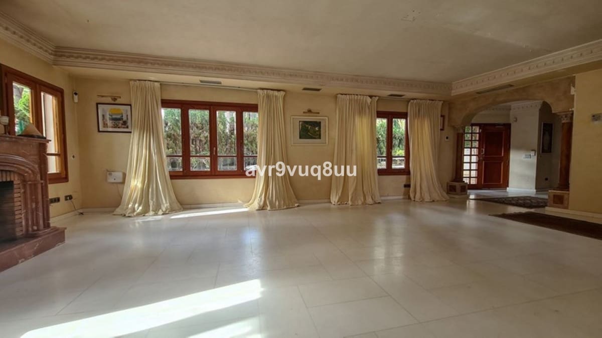 9 bedroom Villa for sale in Cabopino with pool garage - € 3,800,000 (Ref: 8769297)