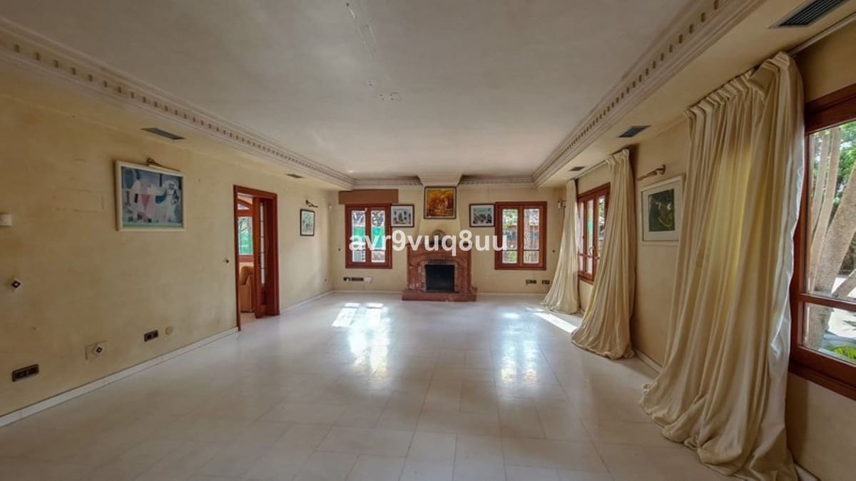 9 bedroom Villa for sale in Cabopino with pool garage - € 3,800,000 (Ref: 8769297)