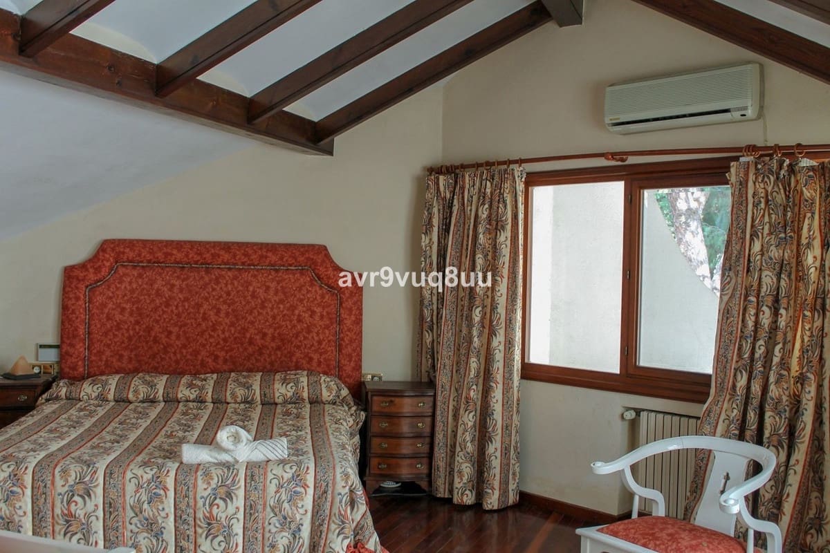 9 bedroom Villa for sale in Cabopino with pool garage - € 3,800,000 (Ref: 8769297)