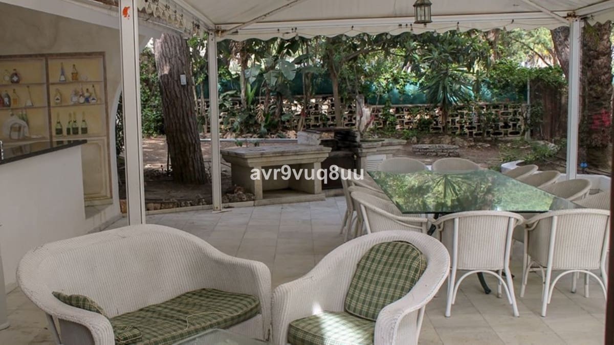 9 bedroom Villa for sale in Cabopino with pool garage - € 3,800,000 (Ref: 8769297)