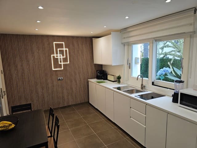 4 bedroom Villa for sale in Calahonda, Mijas with pool garage - € 899,000 (Ref: 8780210)