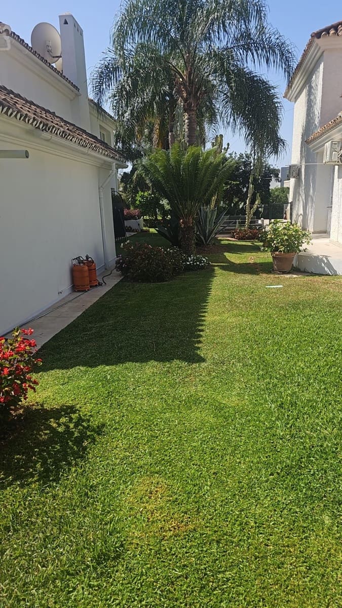 4 chambre Villa/Maison à vendre à Calahonda avec piscine garage - 899 000 € (Ref: 8780210)