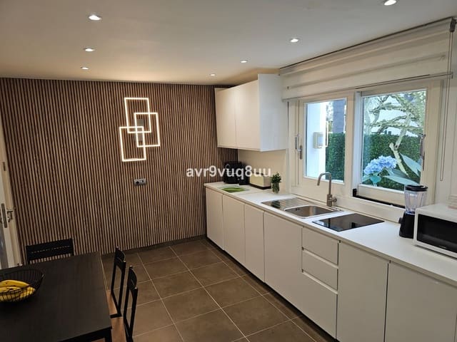 Chalet de 4 habitaciones en Calahonda, Mijas en venta con piscina garaje - 899.000 € (Ref: 8780210)