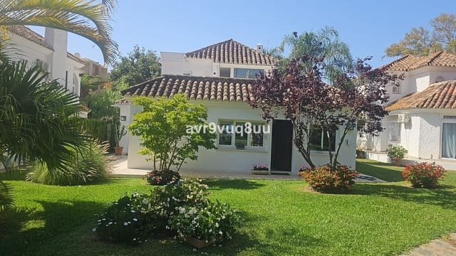 Chalet de 4 habitaciones en Calahonda, Mijas en venta con piscina garaje - 899.000 € (Ref: 8780210)