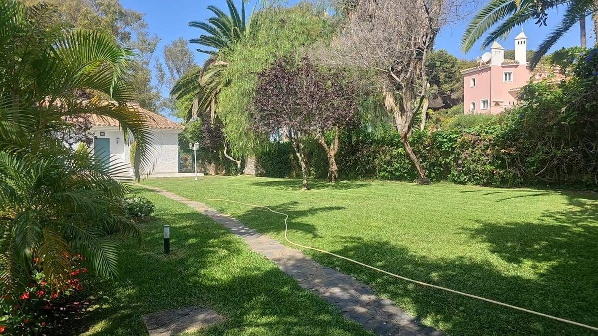 4 slaapkamer Villa te koop in Calahonda met zwembad garage - € 899.000 (Ref: 8780210)