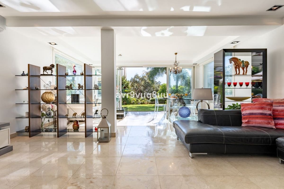 4 quarto Moradia para venda em Calahonda com piscina garagem - 899 000 € (Ref: 8780210)
