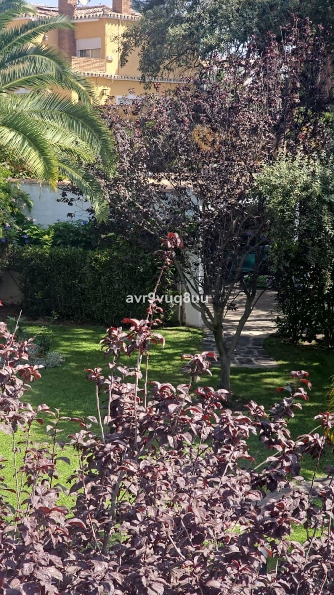 4 quarto Moradia para venda em Calahonda com piscina garagem - 899 000 € (Ref: 8780210)