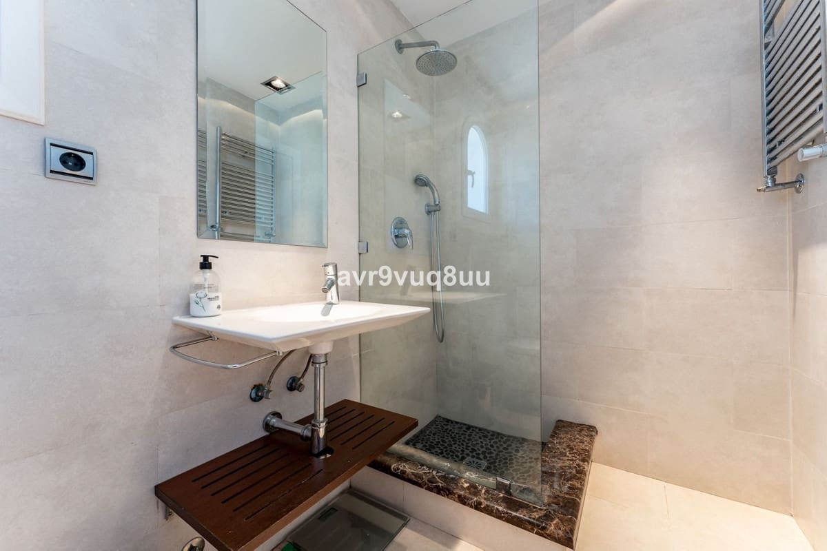 4 quarto Moradia para venda em Calahonda com piscina garagem - 899 000 € (Ref: 8780210)