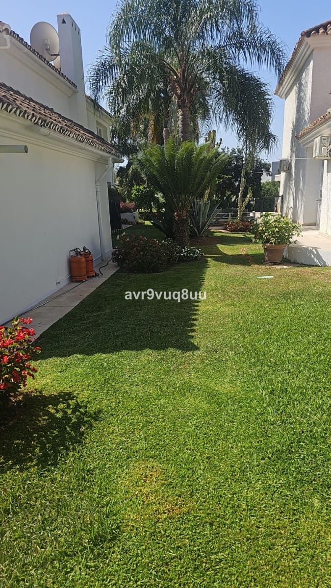 4 quarto Moradia para venda em Calahonda com piscina garagem - 899 000 € (Ref: 8780210)