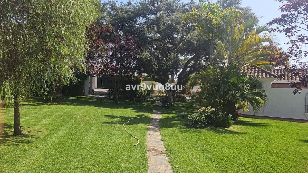 4 quarto Moradia para venda em Calahonda com piscina garagem - 899 000 € (Ref: 8780210)