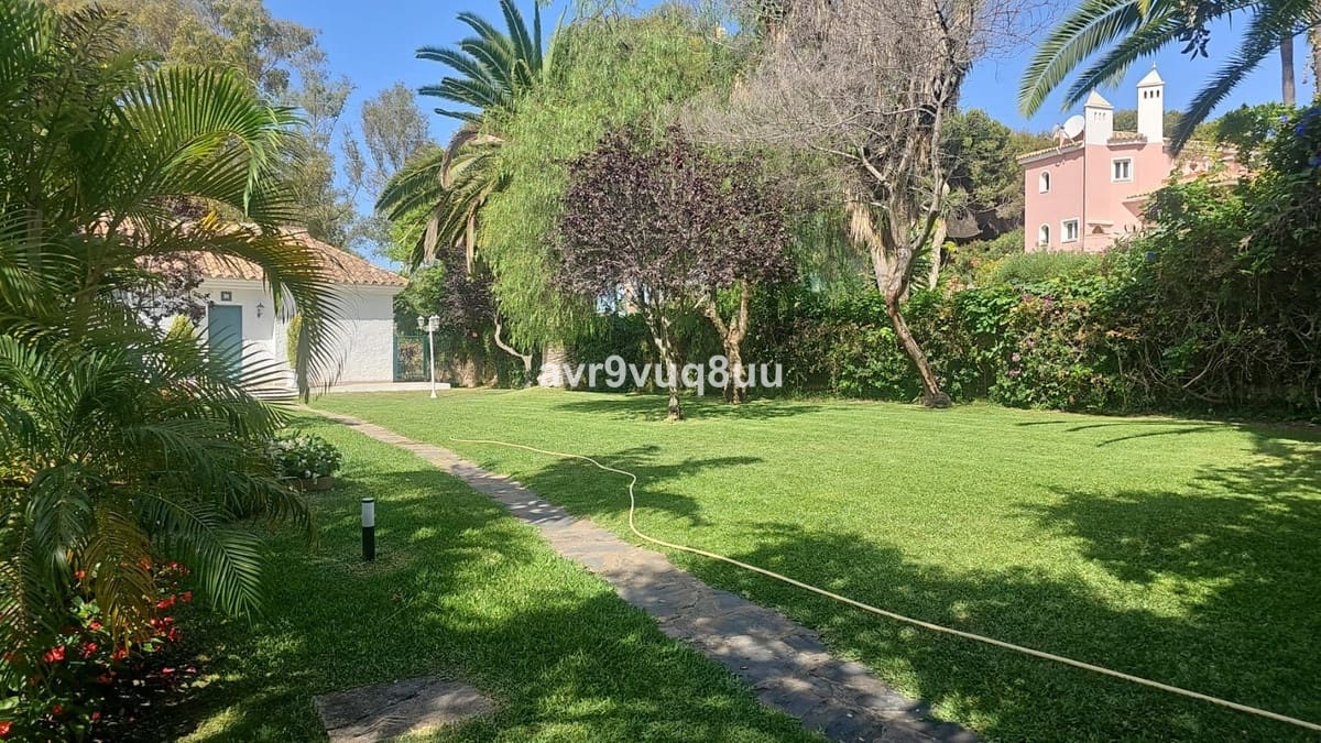4 quarto Moradia para venda em Calahonda com piscina garagem - 899 000 € (Ref: 8780210)