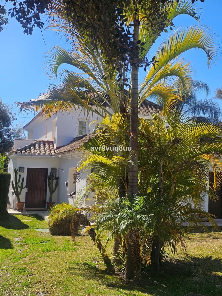 4 quarto Moradia para venda em Calahonda com piscina garagem - 899 000 € (Ref: 8780210)