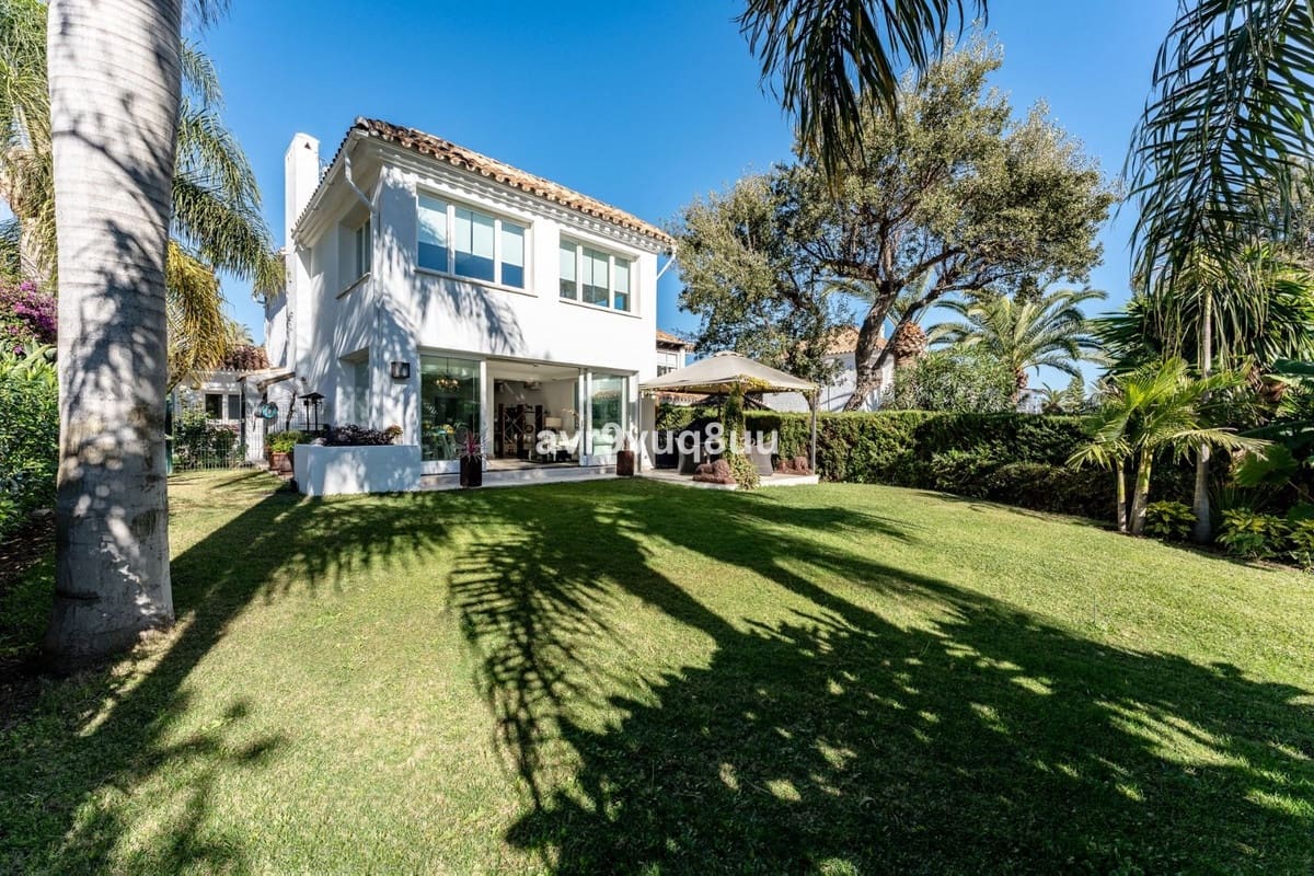 4 quarto Moradia para venda em Calahonda com piscina garagem - 899 000 € (Ref: 8780210)