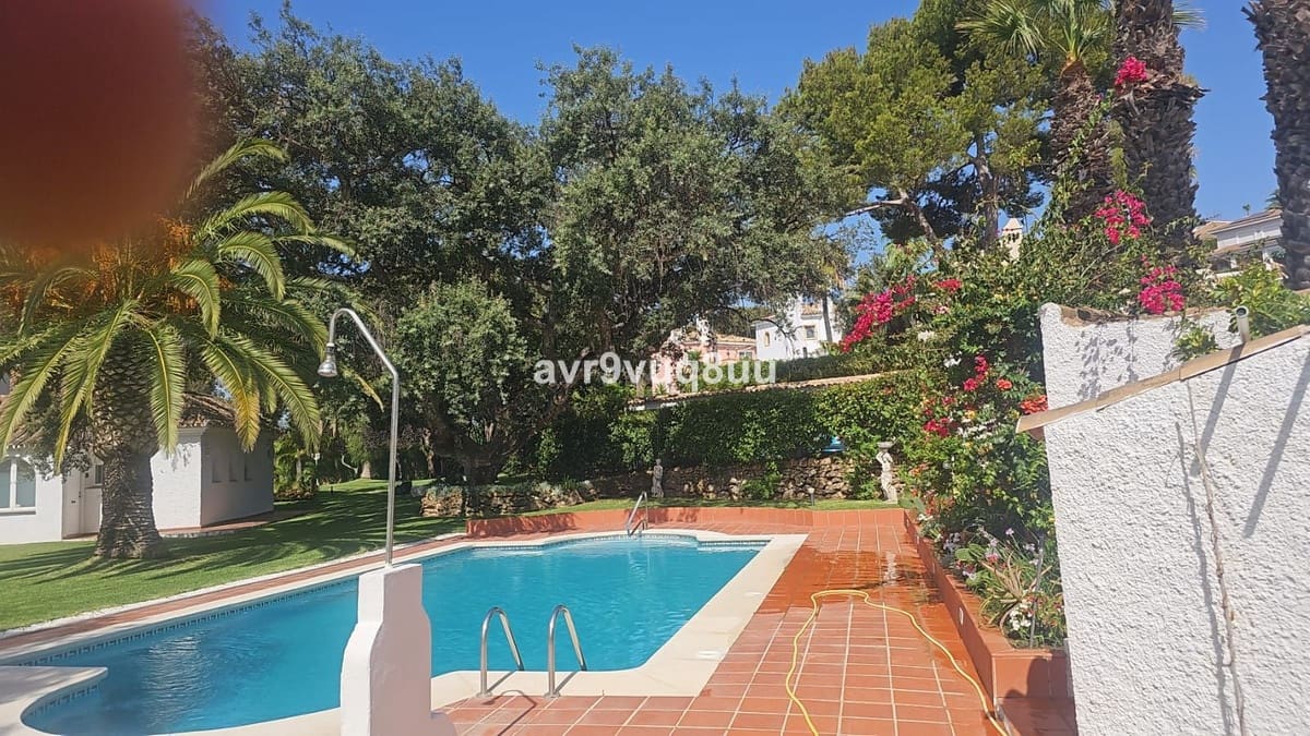 4 quarto Moradia para venda em Calahonda com piscina garagem - 899 000 € (Ref: 8780210)