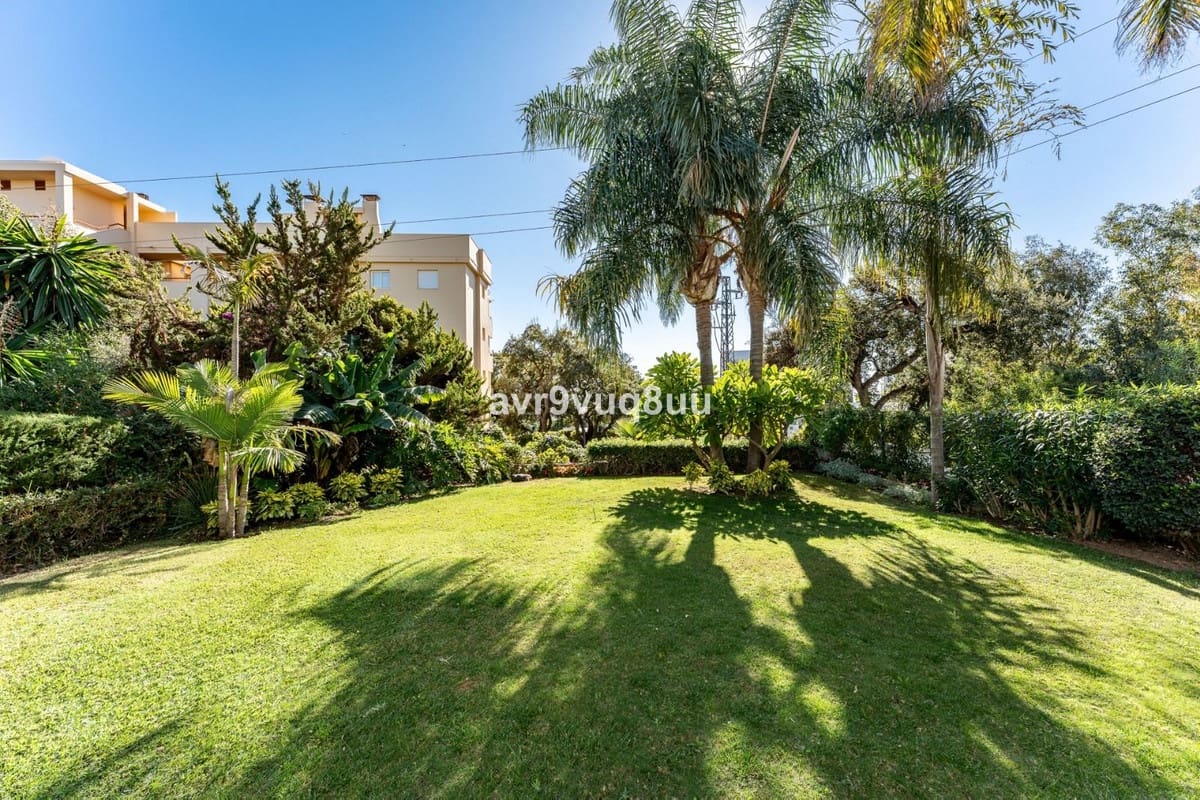 4 quarto Moradia para venda em Calahonda com piscina garagem - 899 000 € (Ref: 8780210)