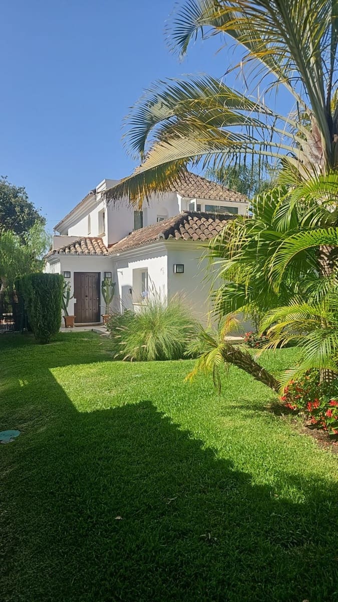 4 soveværelse Villa til salg i Calahonda med swimmingpool garage - € 899.000 (Ref: 8780210)