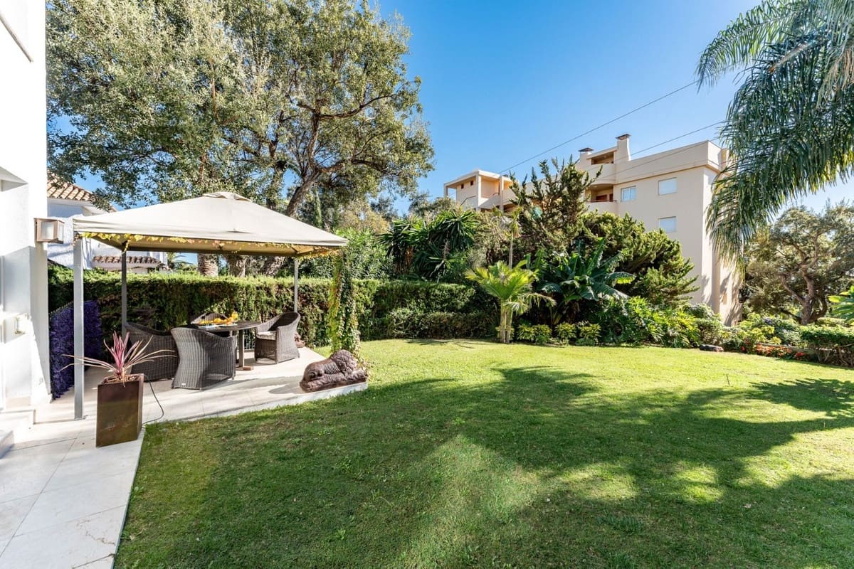 4 soveværelse Villa til salg i Calahonda med swimmingpool garage - € 899.000 (Ref: 8780210)
