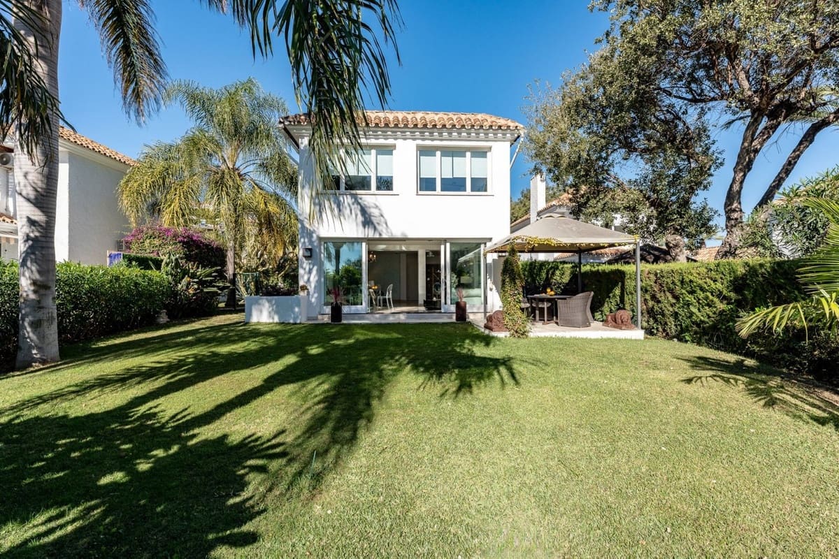 4 soveværelse Villa til salg i Calahonda med swimmingpool garage - € 899.000 (Ref: 8780210)